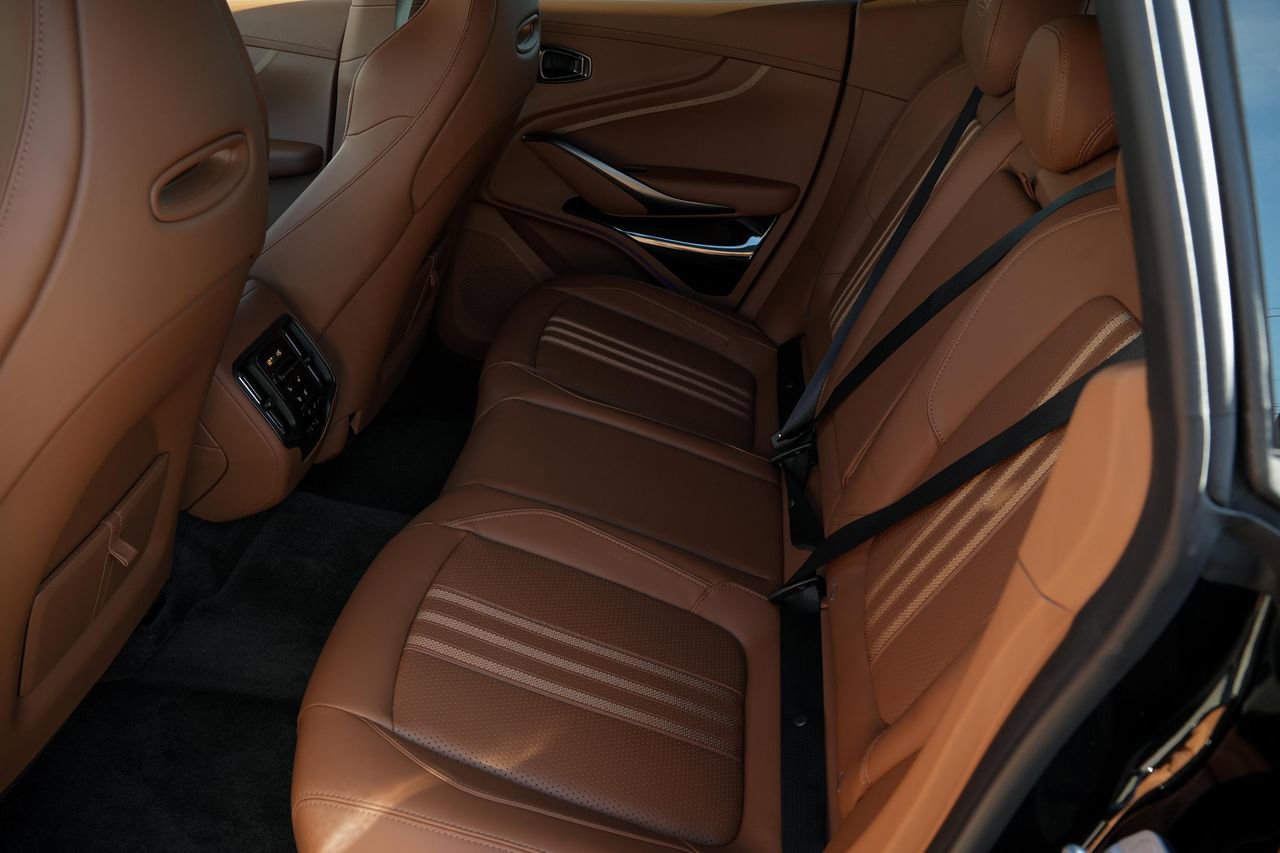 New 2026 Aston Martin DBX 707 image 34