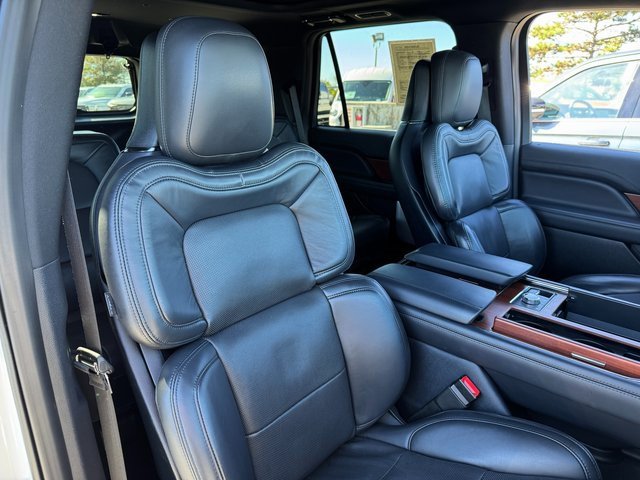 Used 2022 Lincoln Navigator Reserve image 24