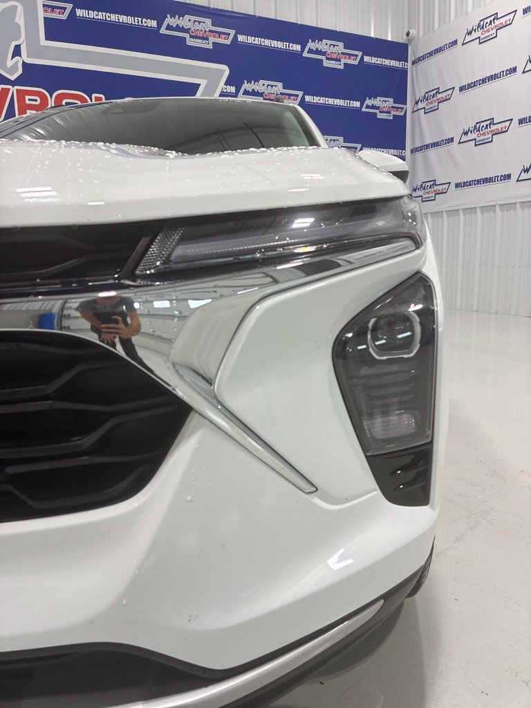 Used 2025 Chevrolet Trax LT FWD image 10
