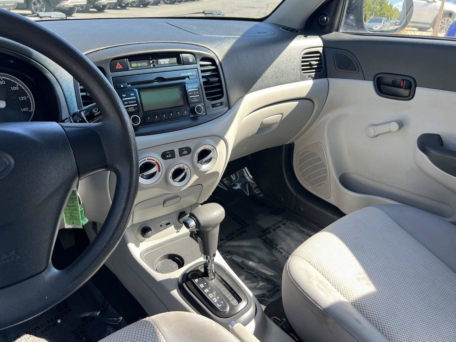 Used 2010 Hyundai Accent GLS FWD image 28