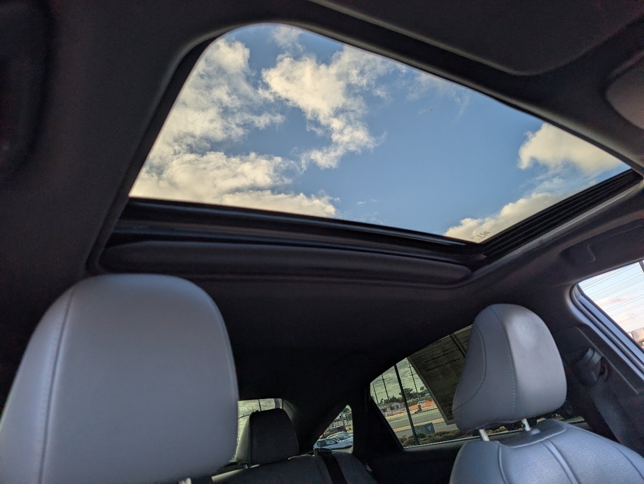 Used 2022 Toyota Avalon Limited w/ Advanced Safety Package image 3