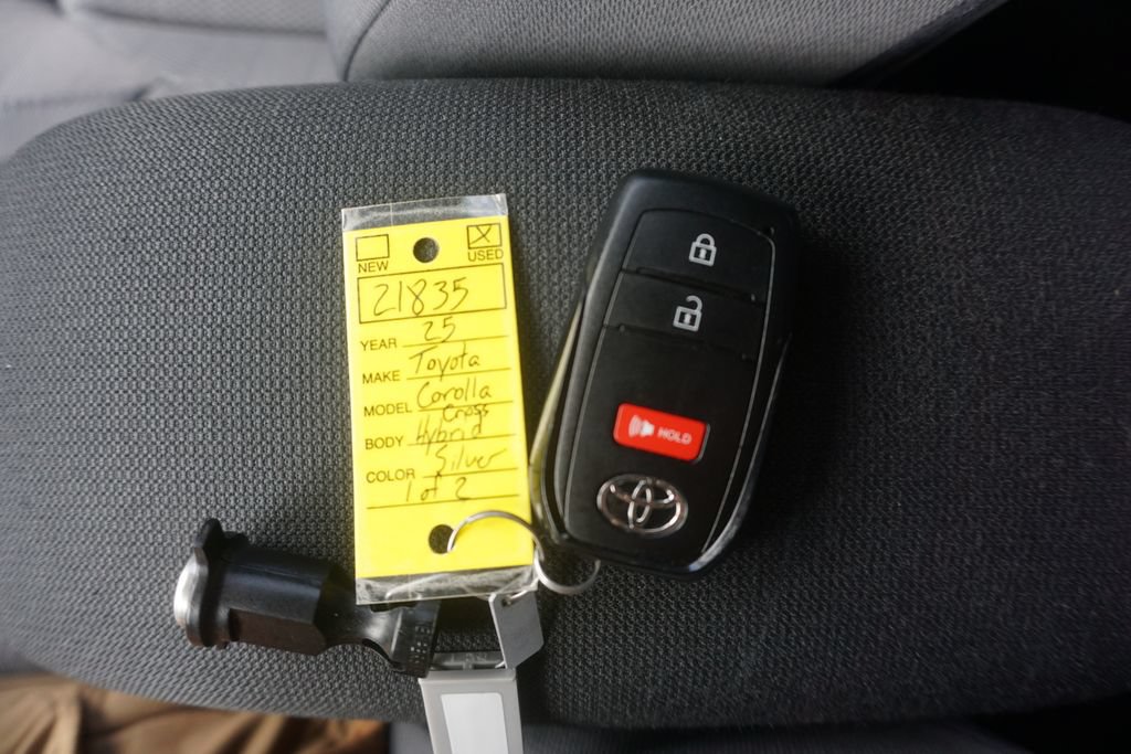 Used 2025 Toyota Corolla Cross AWD Hybrid image 31