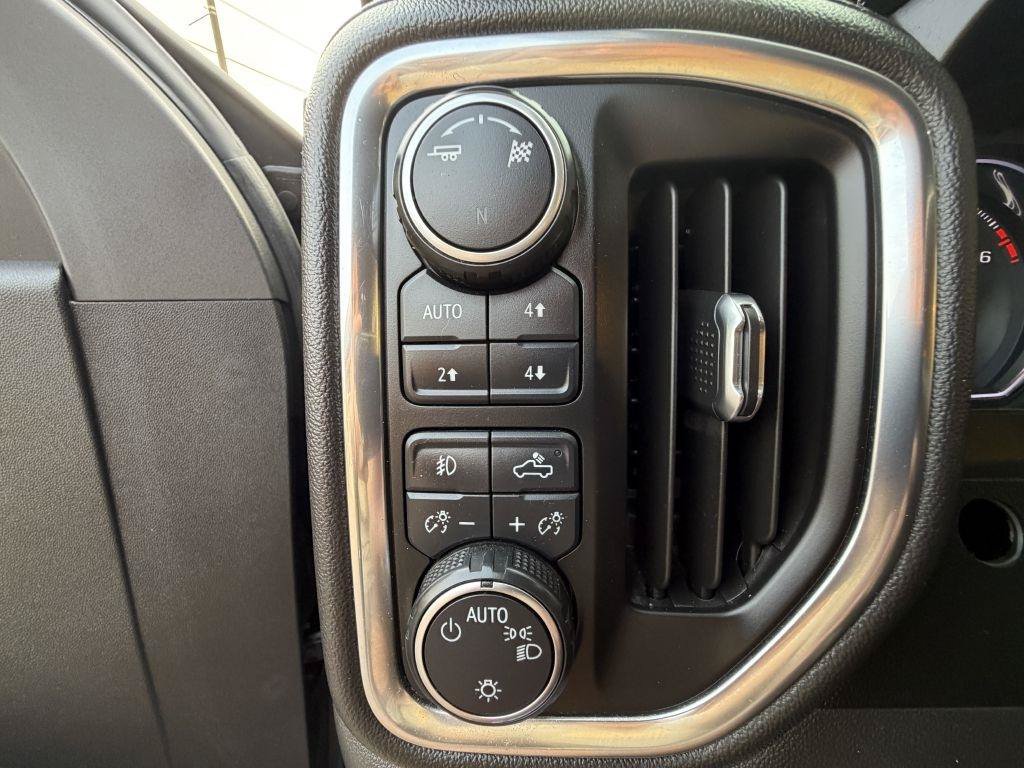 Used 2019 Chevrolet Silverado 1500 LT Trail Boss w/ Convenience Package AWD/4WD image 27