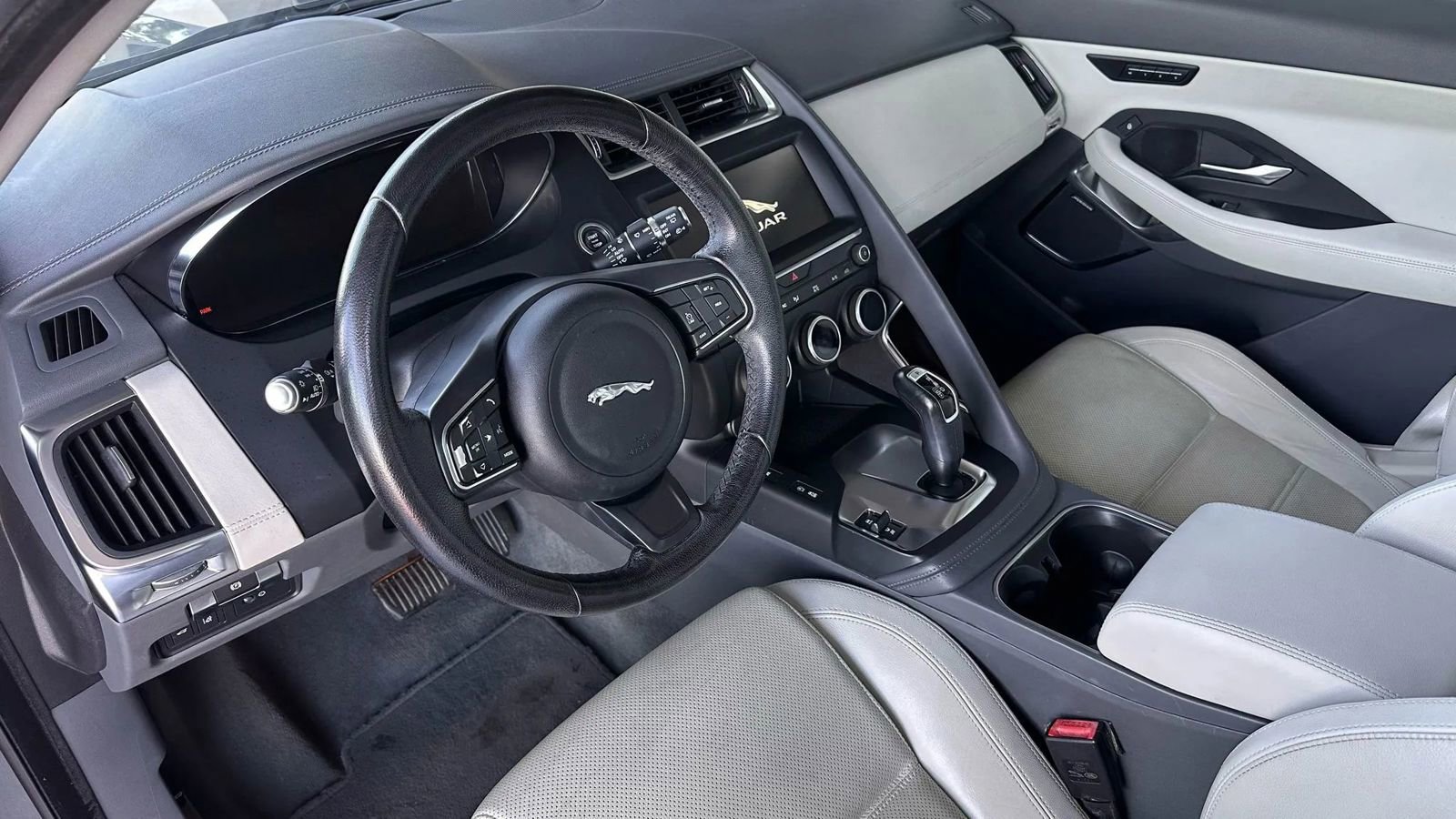 Used 2020 Jaguar E-PACE SE AWD/4WD image 7