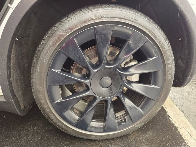 Used 2023 Tesla Model Y Long Range image 33