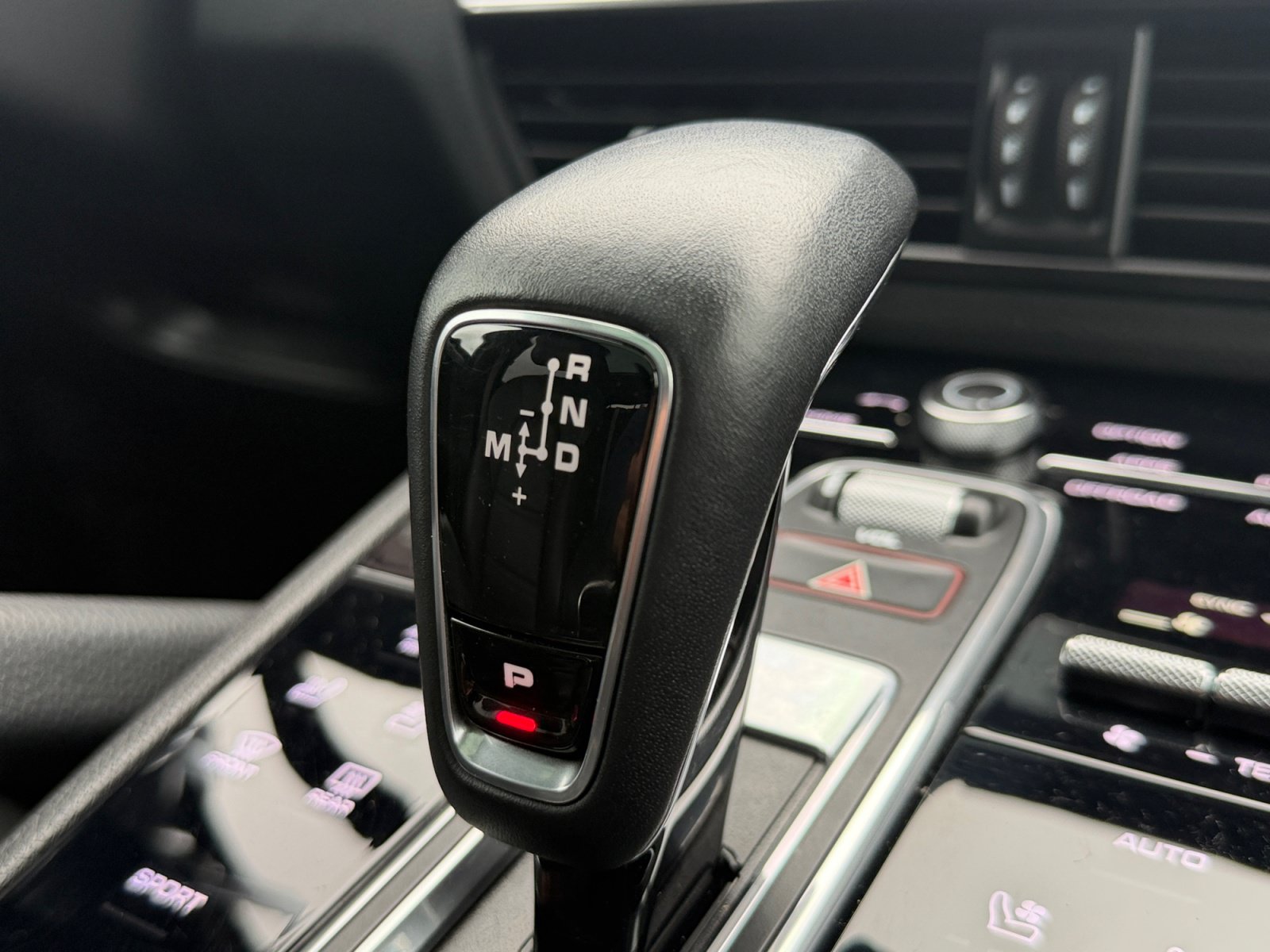 Used 2022 Porsche Cayenne Platinum Edition AWD/4WD image 27