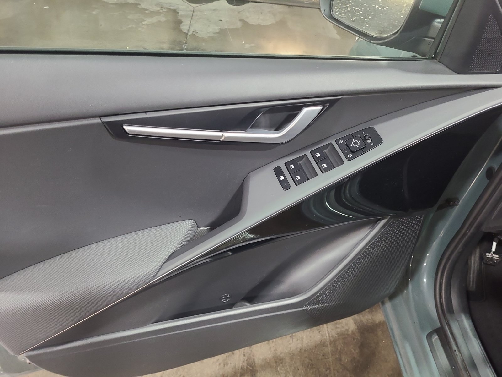 Used 2023 Kia Niro EX w/ EX Cold Weather Package FWD image 13