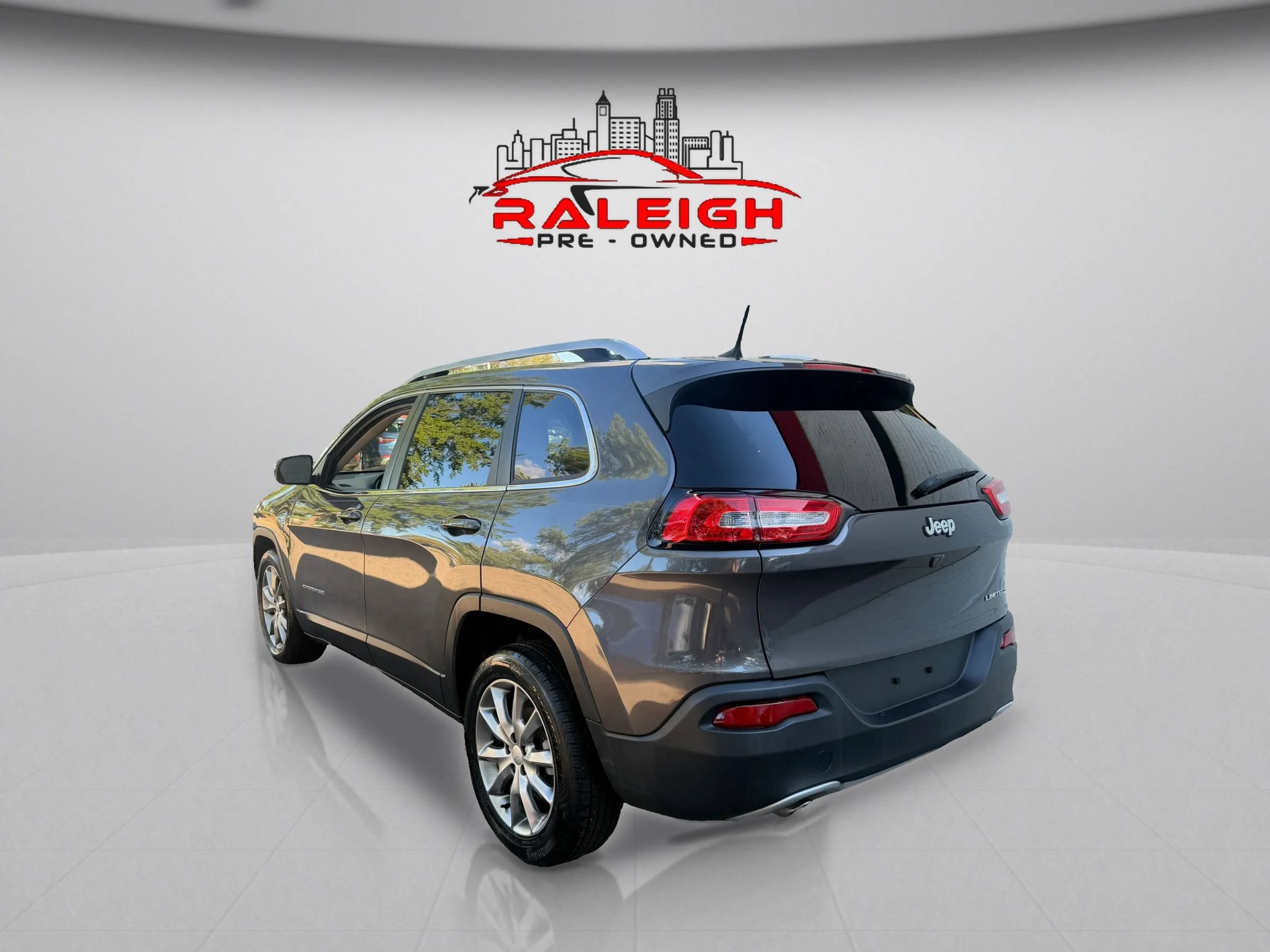 Used 2017 Jeep Cherokee Limited FWD image 7