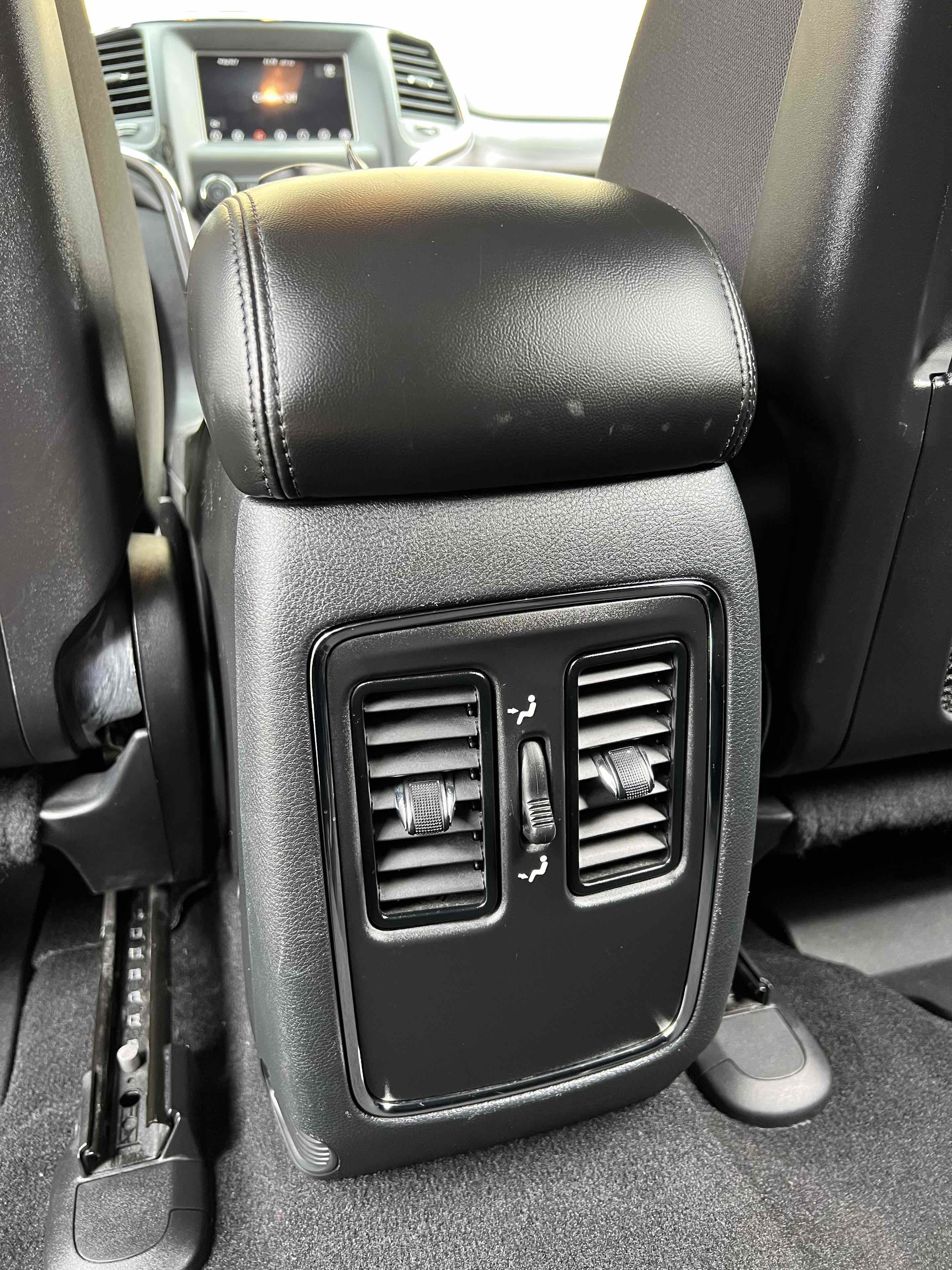 Used 2020 Jeep Grand Cherokee Laredo image 27