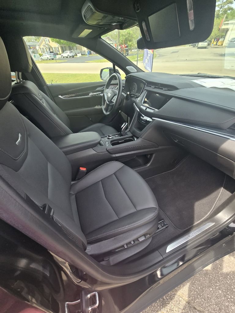 Used 2024 Cadillac XT5 Premium Luxury w/ Technology Package image 4
