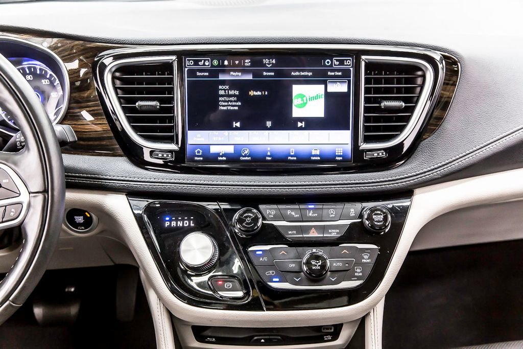 Used 2022 Chrysler Pacifica Limited w/ Uconnect Theater Family Group image 23