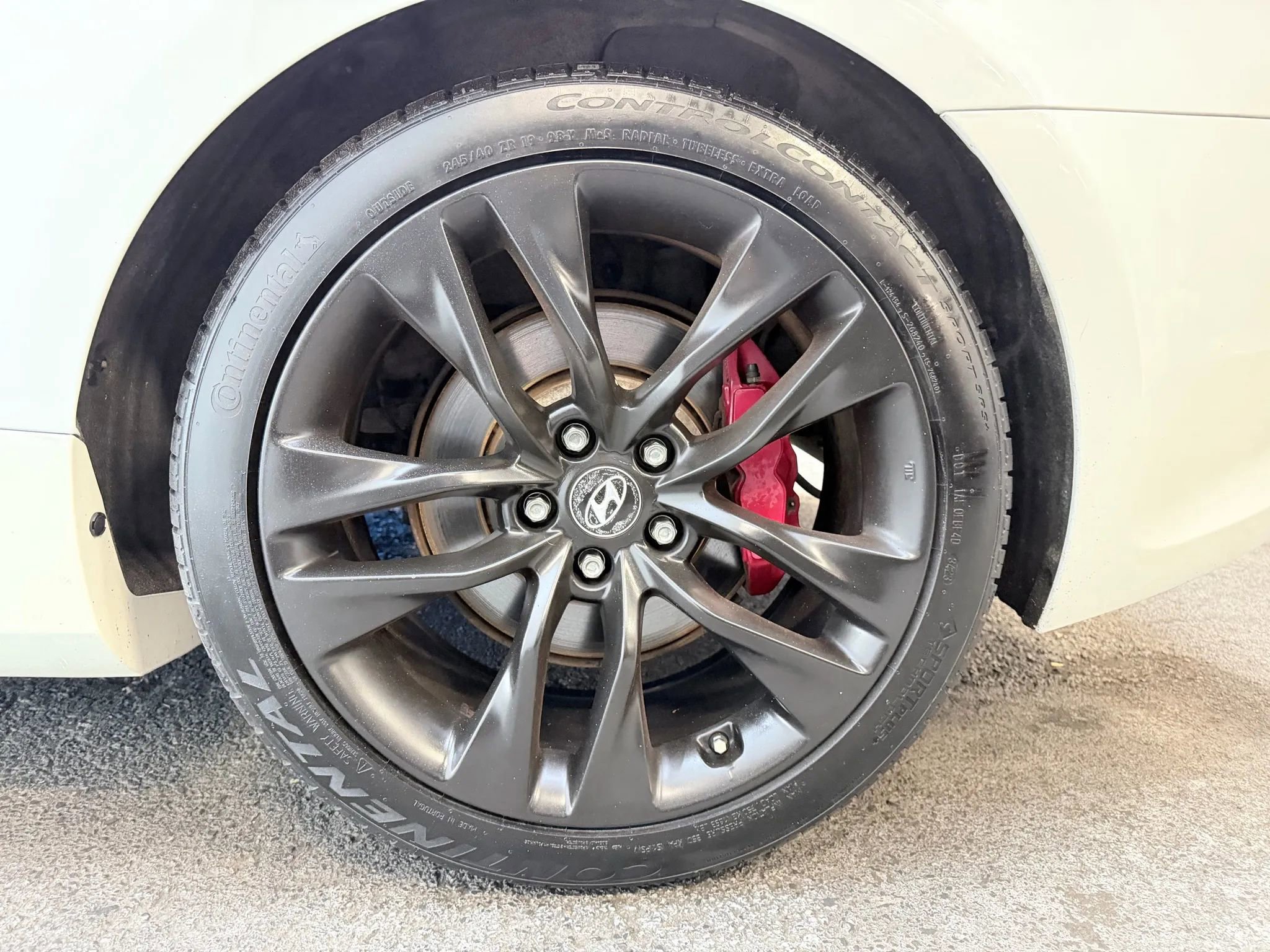 Used 2013 Hyundai Genesis 3.8 image 9