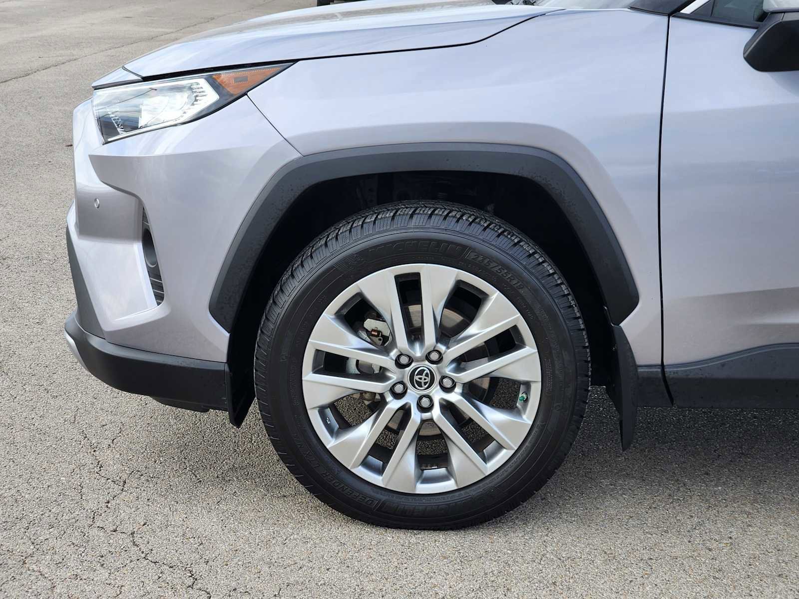 Used 2019 Toyota RAV4 Limited image 8