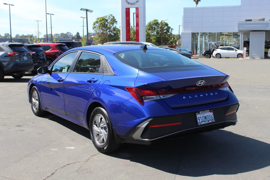 Used 2025 Hyundai Elantra SE image 9
