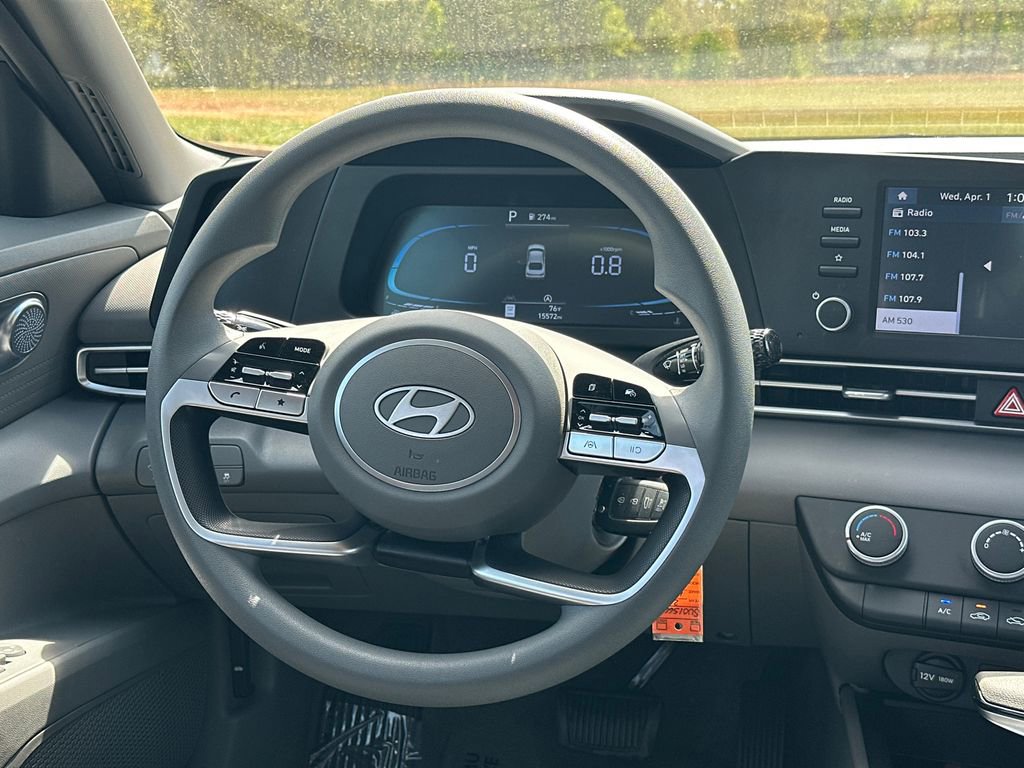 Used 2025 Hyundai Elantra SE image 23
