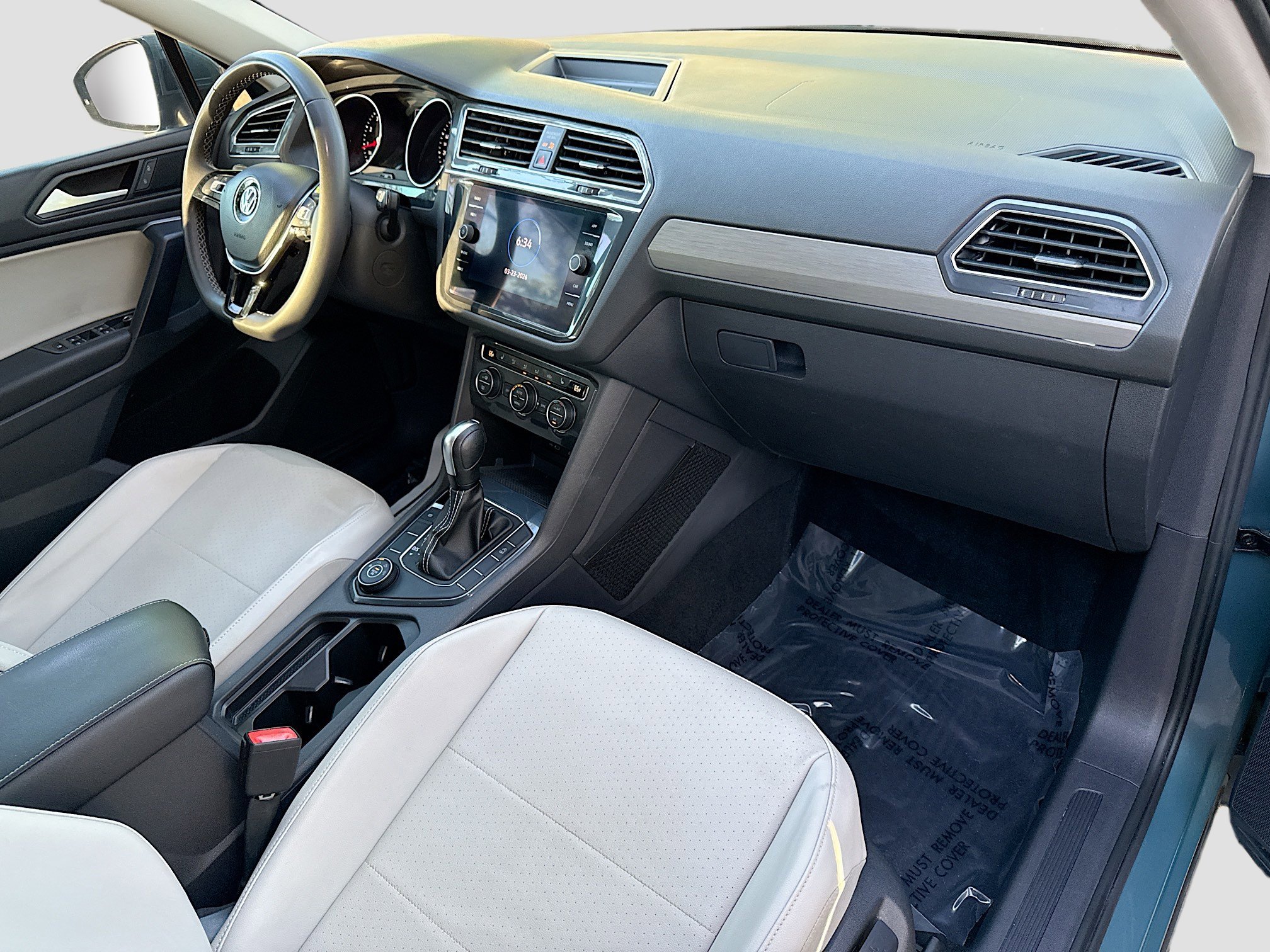 Used 2021 Volkswagen Tiguan SE w/ Panoramic Sunroof Package image 12