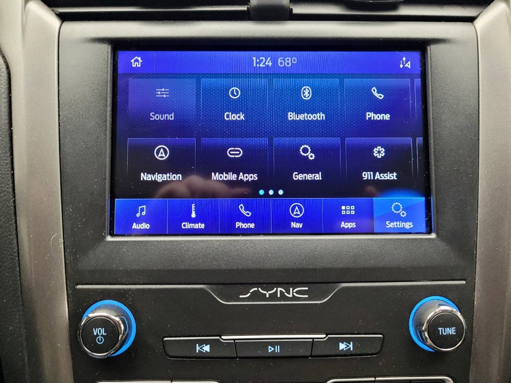 Used 2020 Ford Fusion SE FWD image 25