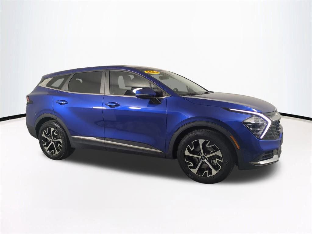 Used 2024 Kia Sportage EX image 2