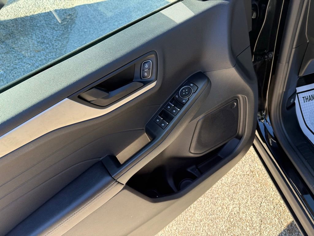 Certified 2022 Ford Escape SE w/ Cold Weather Package image 24