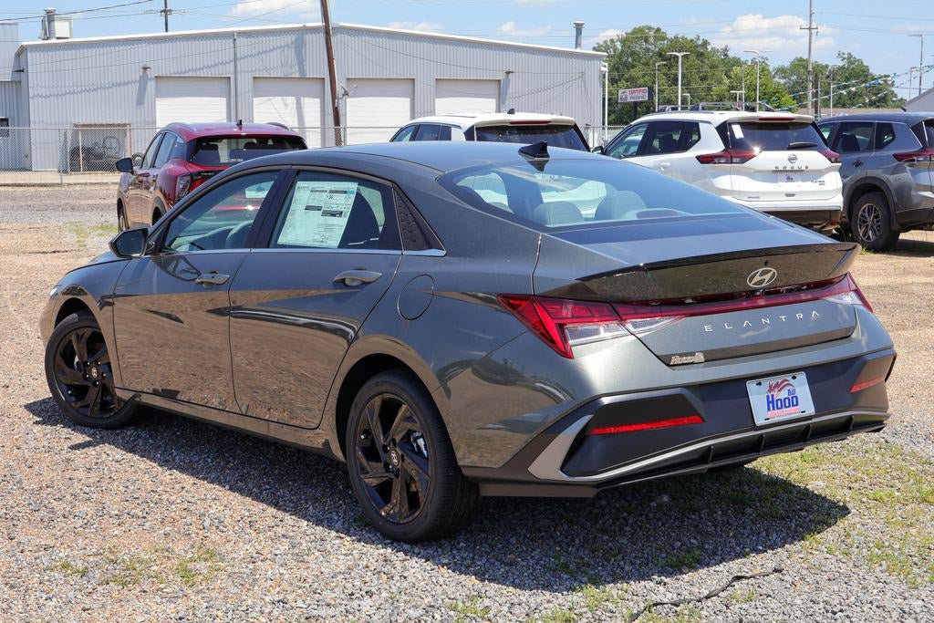 New 2026 Hyundai Elantra SEL Sport Premium FWD image 2