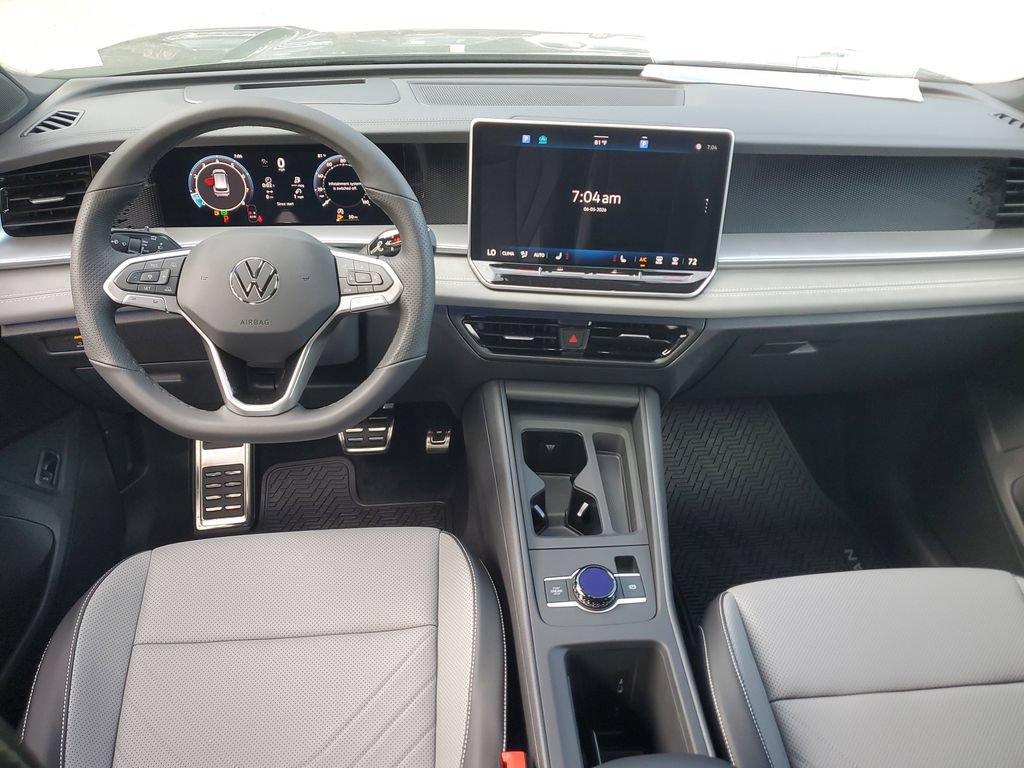 New 2026 Volkswagen Tiguan SE R-Line FWD image 3