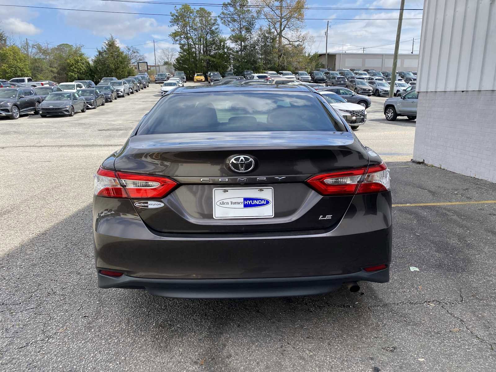 Used 2018 Toyota Camry LE w/ Moonroof Package image 5