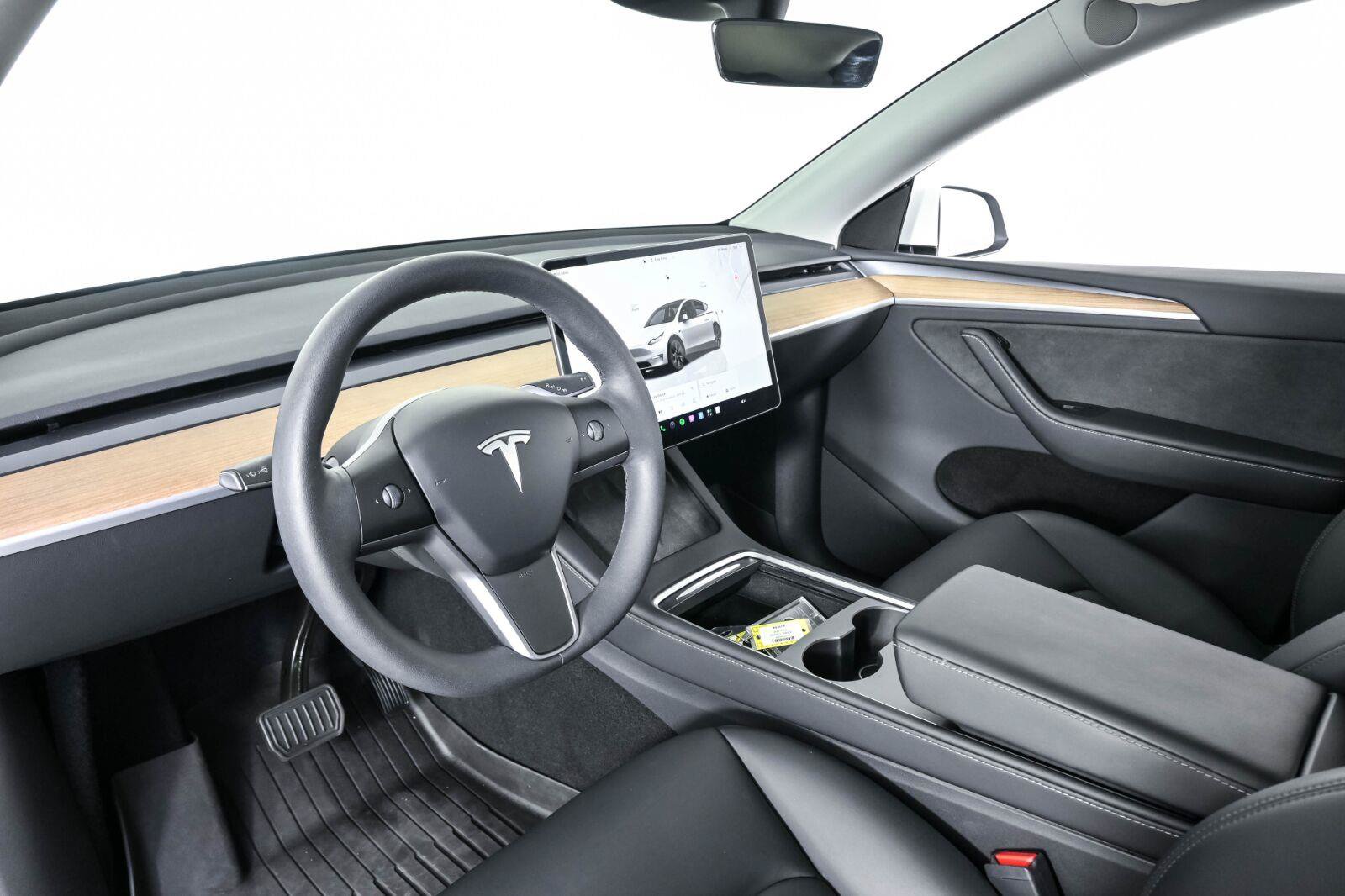 Used 2024 Tesla Model Y Long Range AWD/4WD image 4