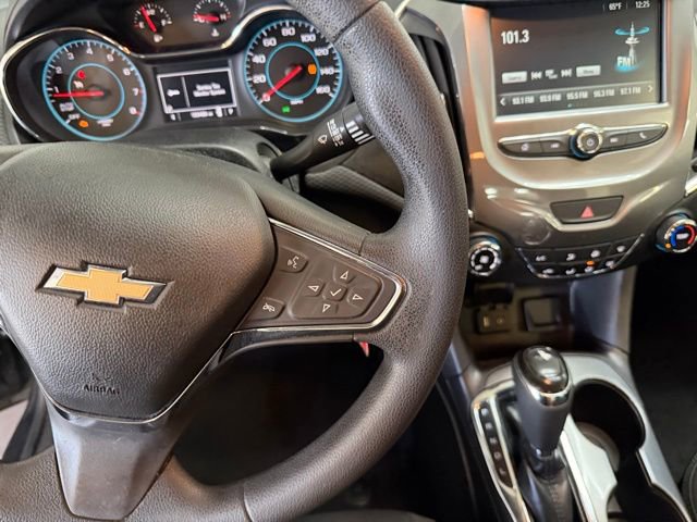 Used 2017 Chevrolet Cruze LT FWD image 25
