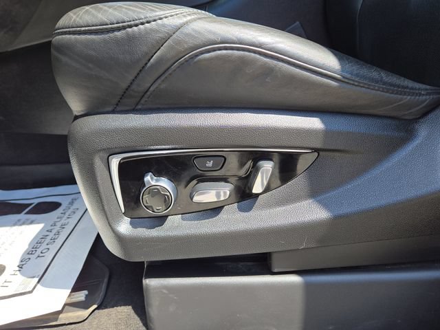 Used 2018 Cadillac Escalade Platinum AWD/4WD image 17