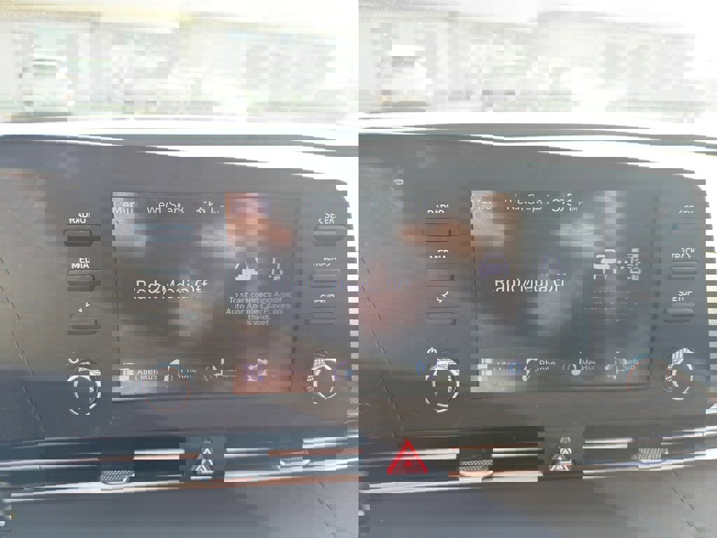 Used 2024 Hyundai Elantra SE image 10