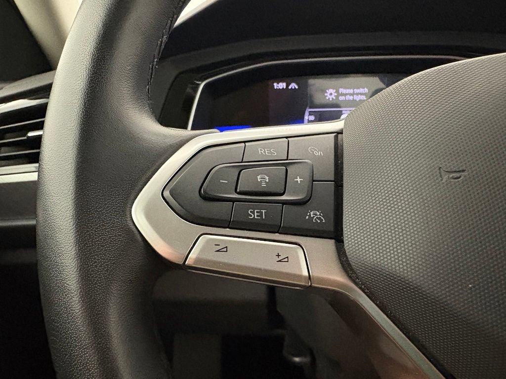 Used 2024 Volkswagen Jetta SE FWD image 6