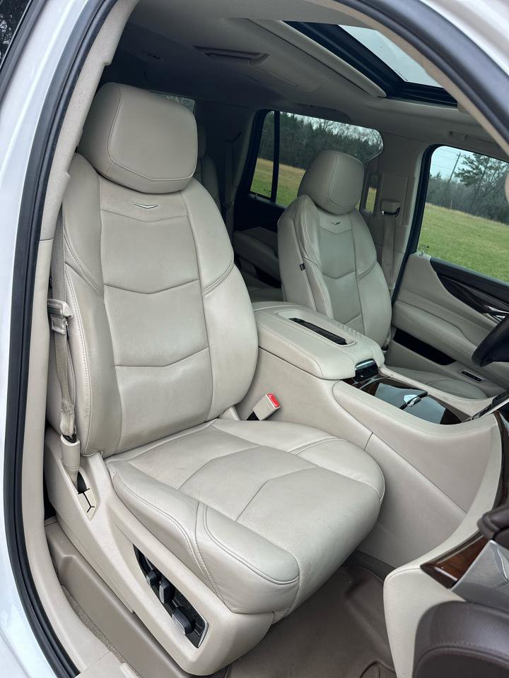 Used 2017 Cadillac Escalade Luxury image 16