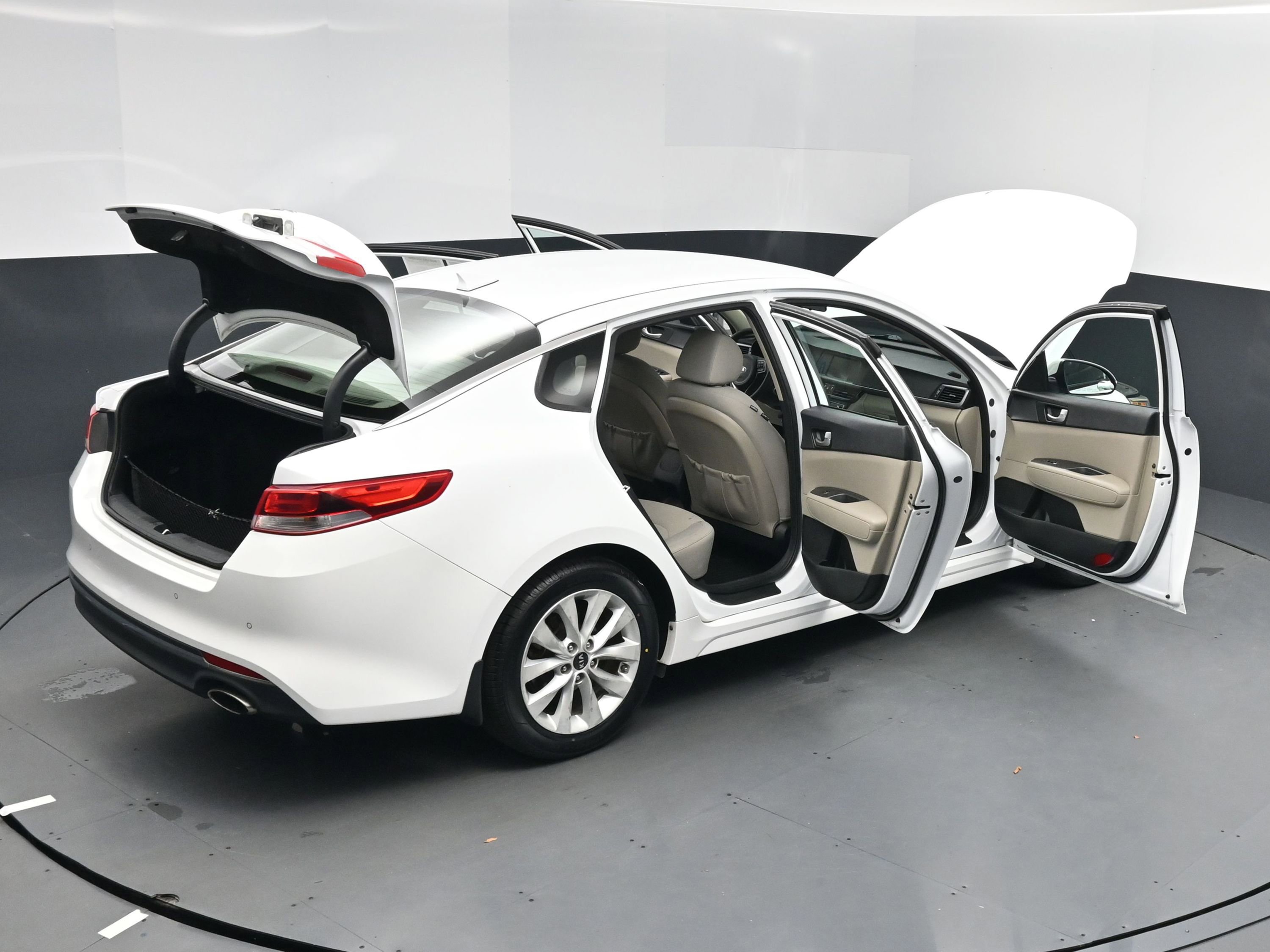 Used 2018 Kia Optima LX w/ 17" Alloy Wheels Package image 18