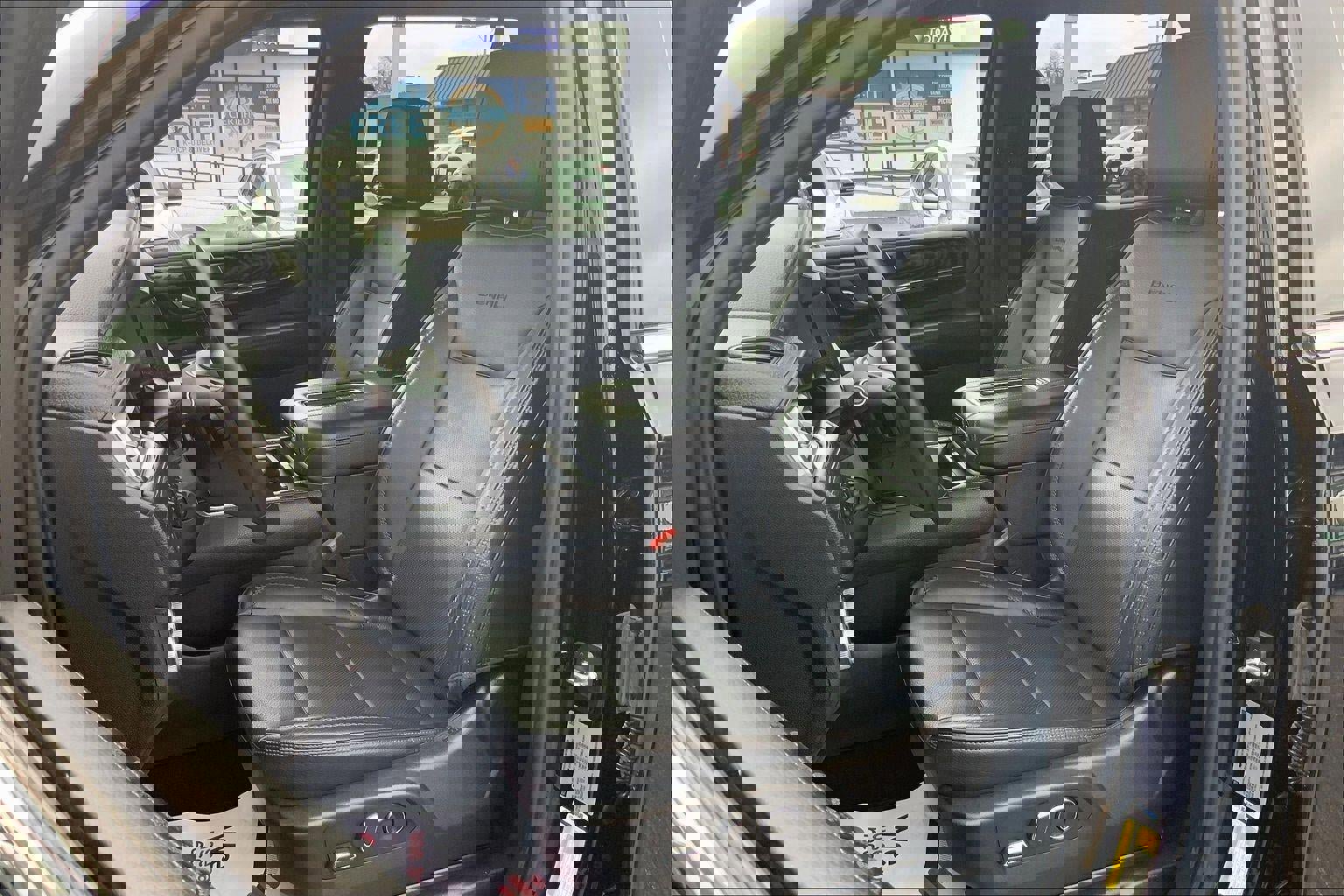 Used 2023 GMC Yukon XL Denali AWD/4WD image 21