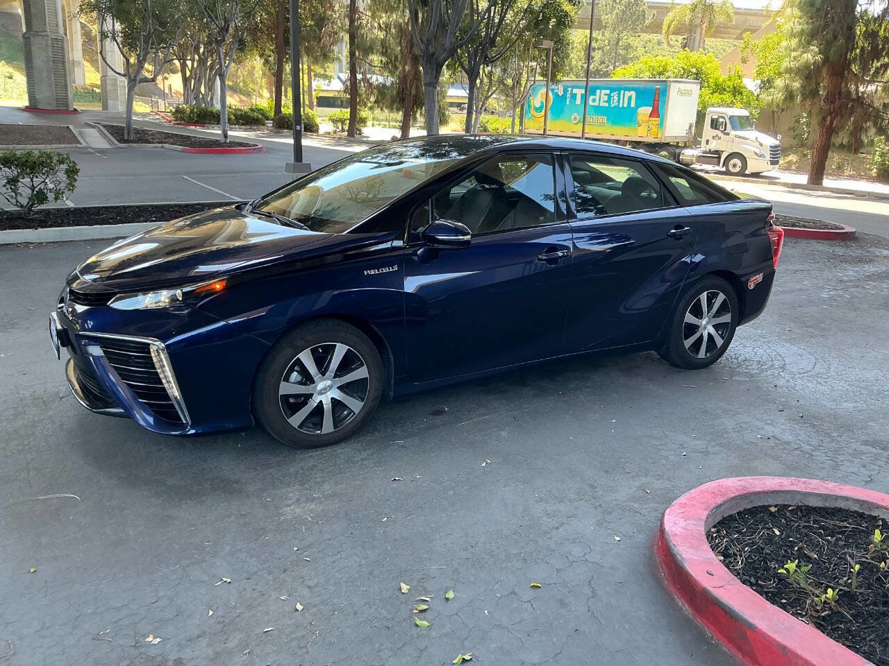 Used 2017 Toyota Mirai FWD image 1