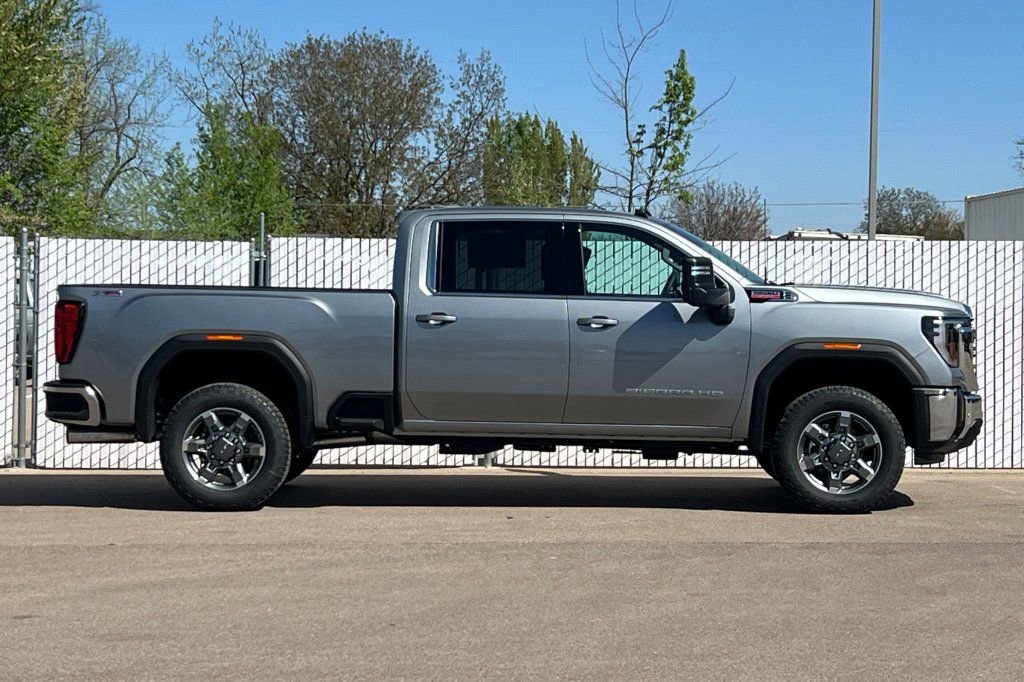 New 2026 GMC Sierra 2500 SLE AWD/4WD image 3
