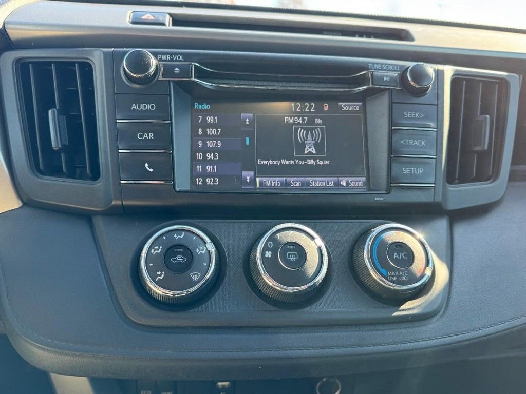 Used 2018 Toyota RAV4 LE image 19