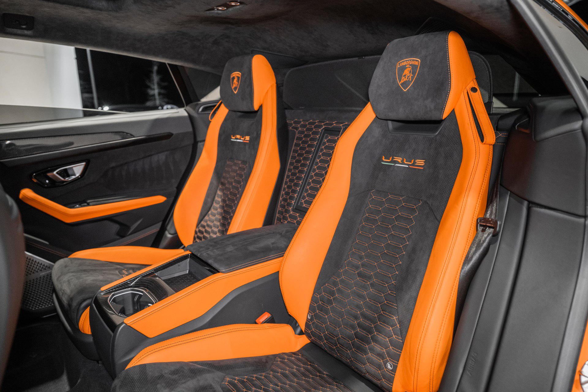 Used 2022 Lamborghini Urus image 21