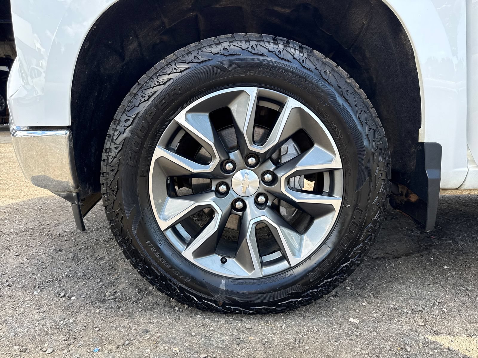 Used 2023 Chevrolet Silverado 1500 LT AWD/4WD image 27