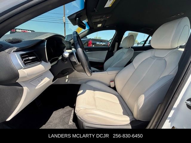 Used 2024 Genesis G70 2.5T RWD image 19