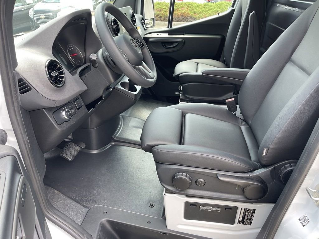 Used 2024 Mercedes-Benz Sprinter 2500 image 6