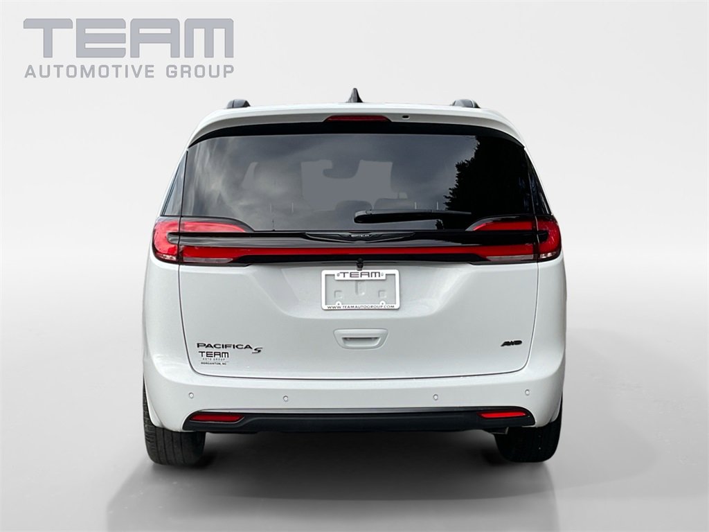 New 2026 Chrysler Pacifica Select w/ S Appearance Package image 6