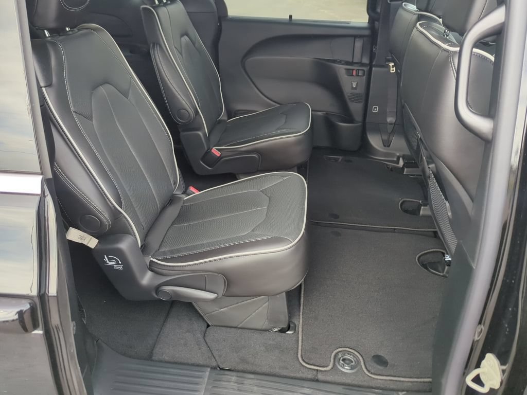 New 2027 Chrysler Pacifica Limited AWD/4WD image 45