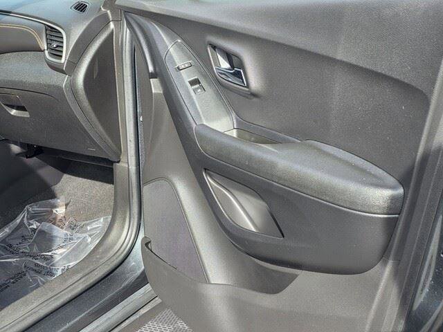 Used 2019 Chevrolet Trax LS w/ LPO, Protection Package FWD image 34