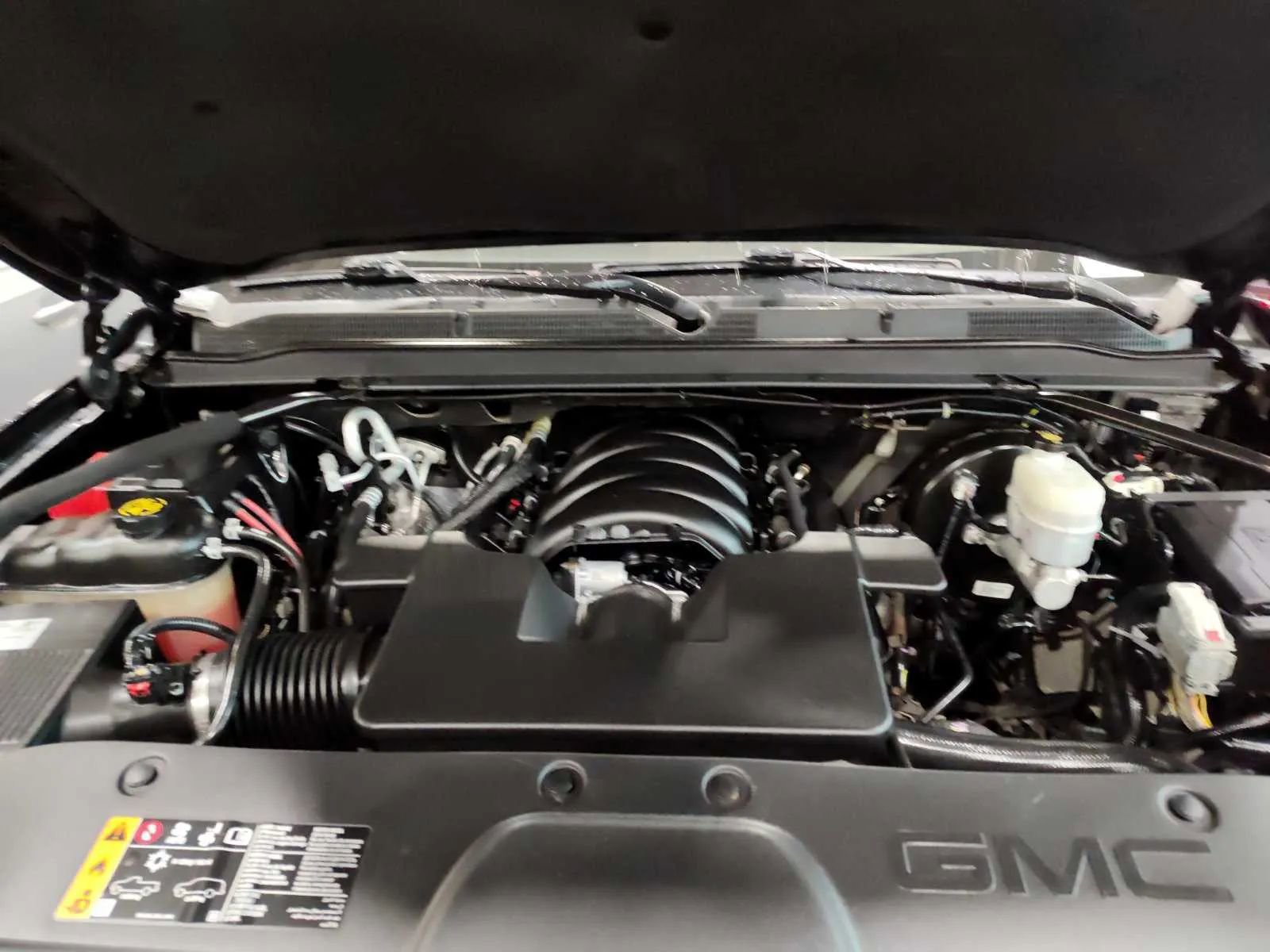 Used 2019 GMC Yukon Denali w/ Denali Ultimate Black Edition image 7