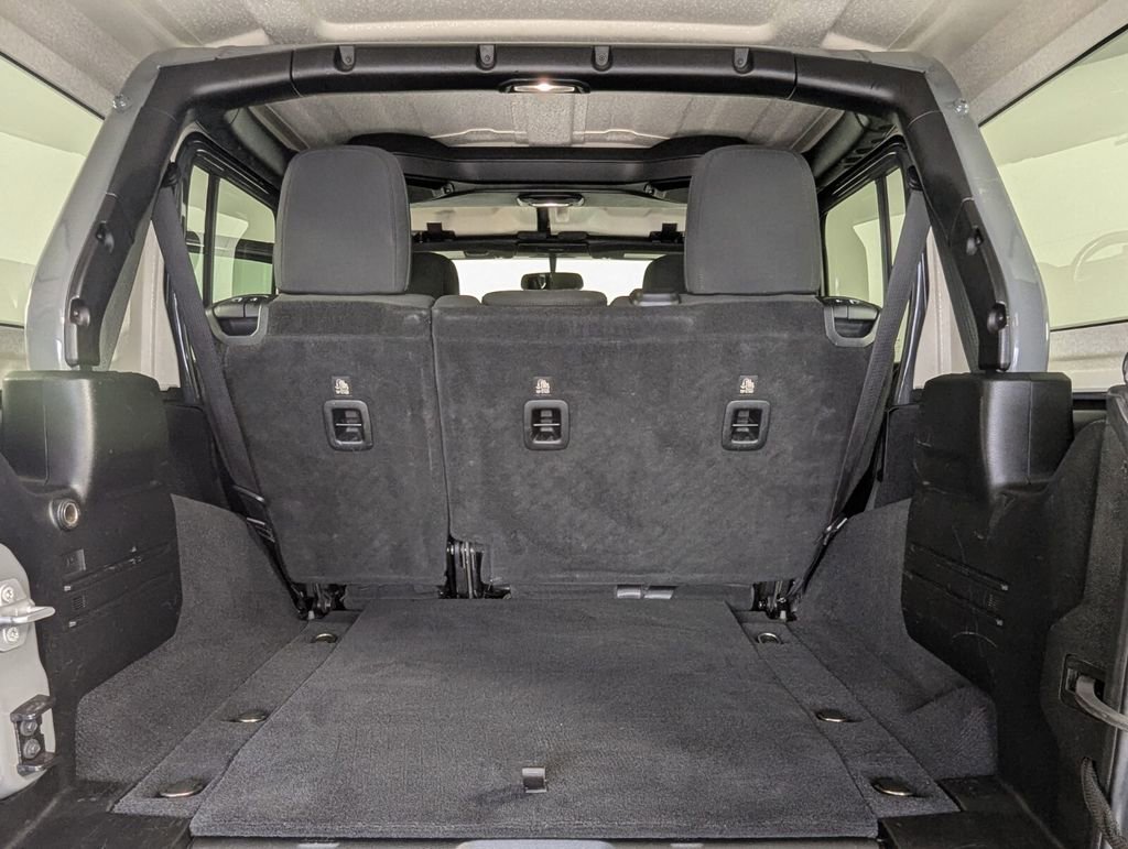 Used 2018 Jeep Wrangler Unlimited Sport S AWD/4WD image 22