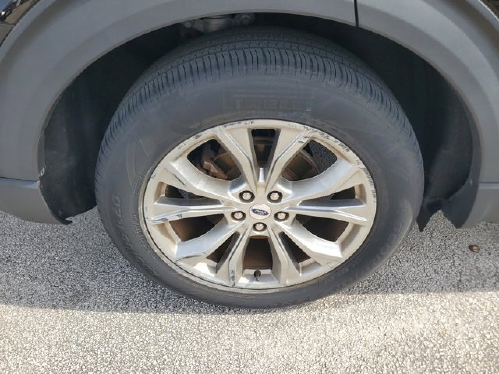 Used 2023 Ford Explorer Limited w/ Limited Technology Package RWD image 8