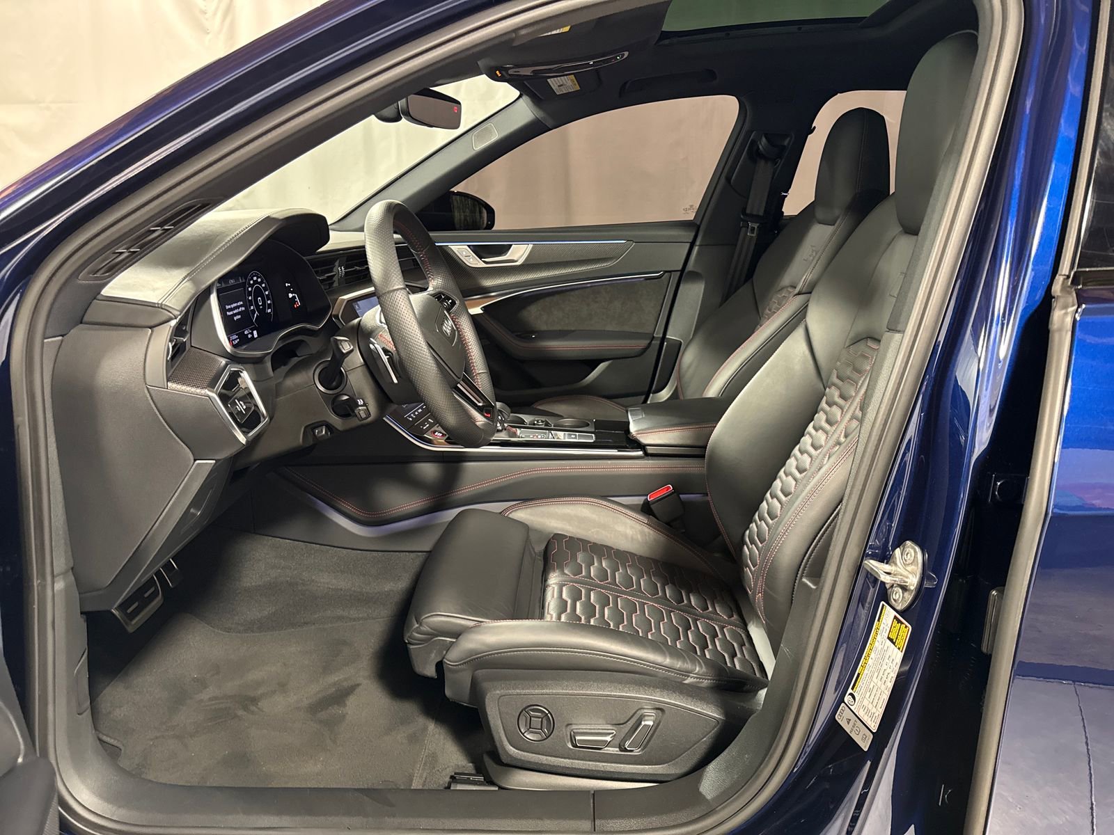 Used 2021 Audi RS 6 AWD/4WD image 3
