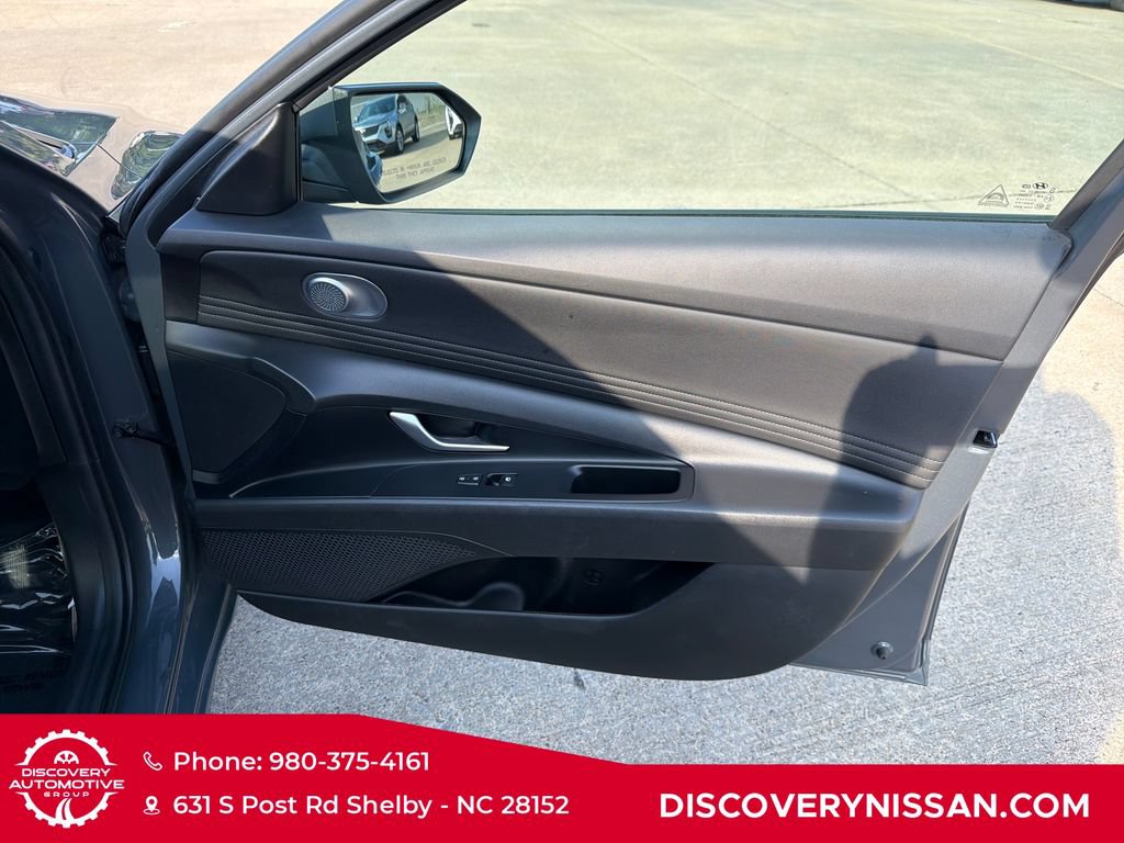 Used 2025 Hyundai Elantra SEL FWD image 40