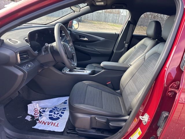 Used 2025 Buick Envista Preferred w/ Advanced Safety Package image 14